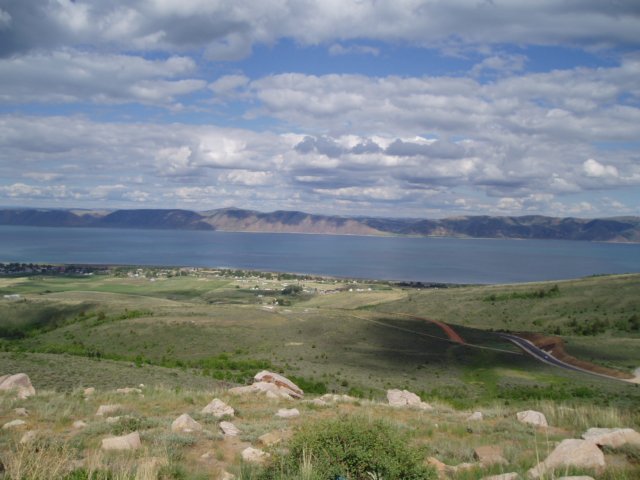 adistantpictureoflakepowell.jpg